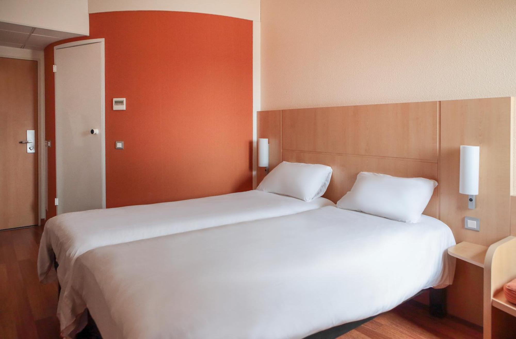 Отель Ibis Beauvais Aeroport Экстерьер фото
