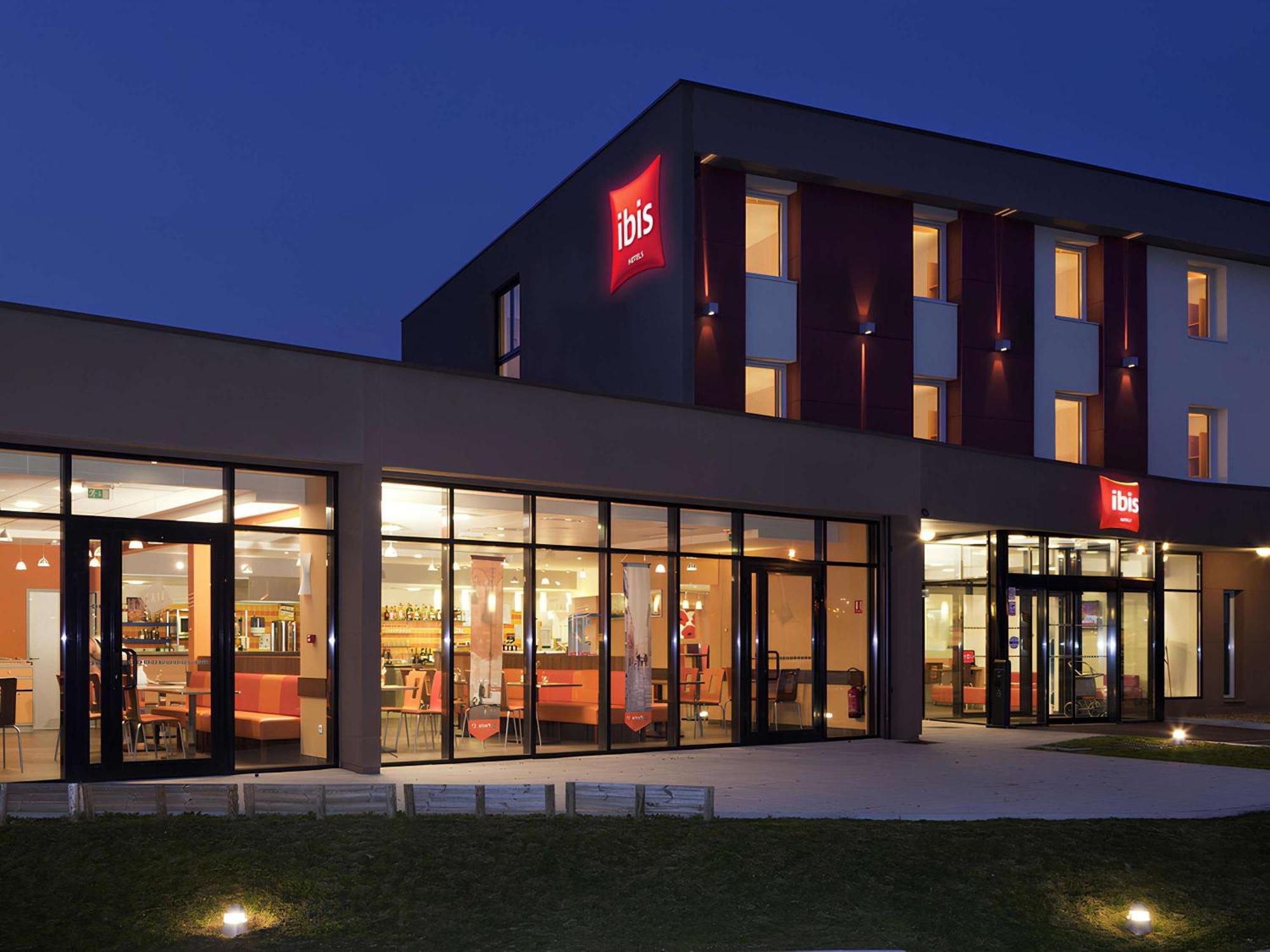 Отель Ibis Beauvais Aeroport Экстерьер фото