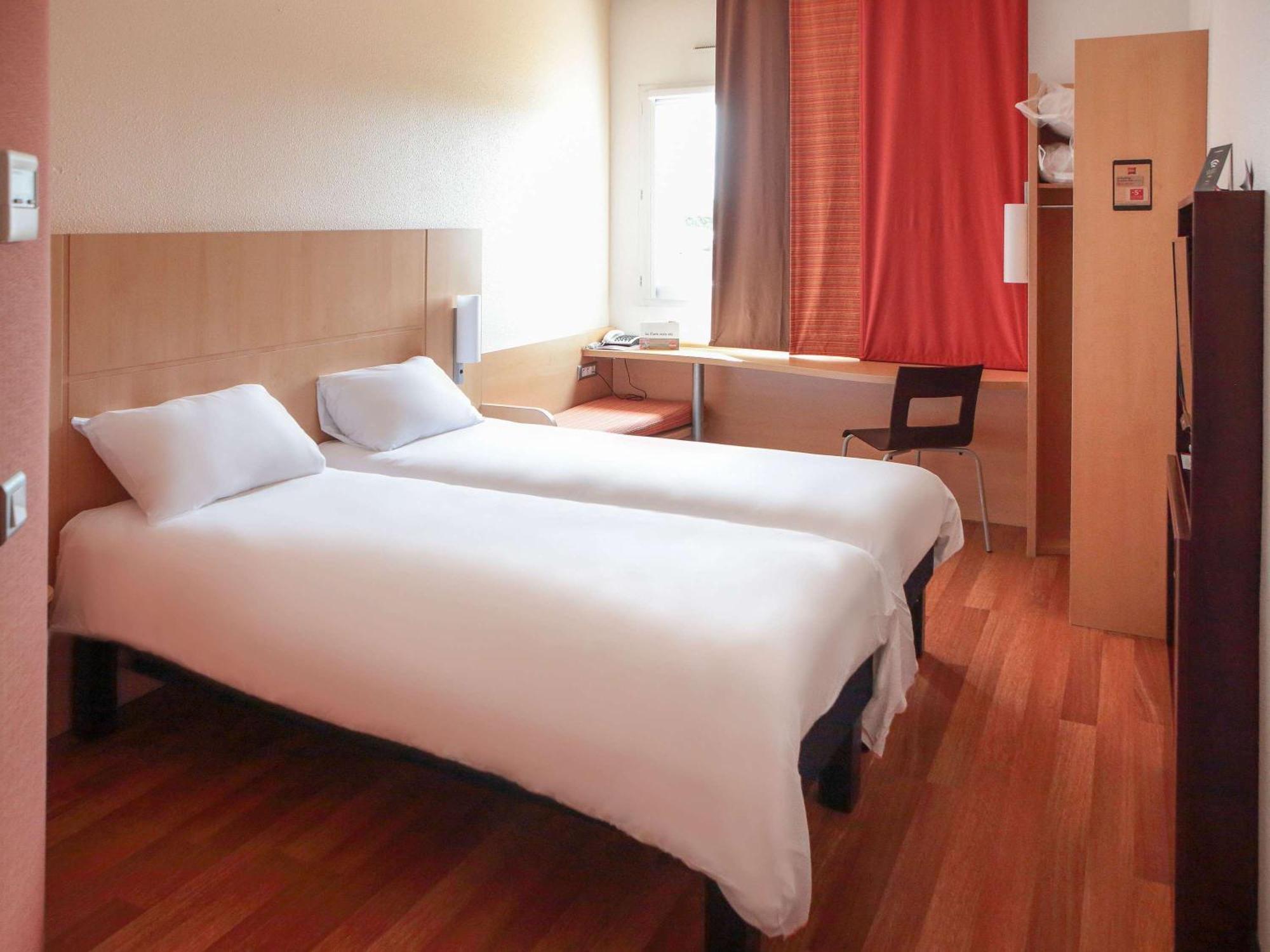 Отель Ibis Beauvais Aeroport Экстерьер фото