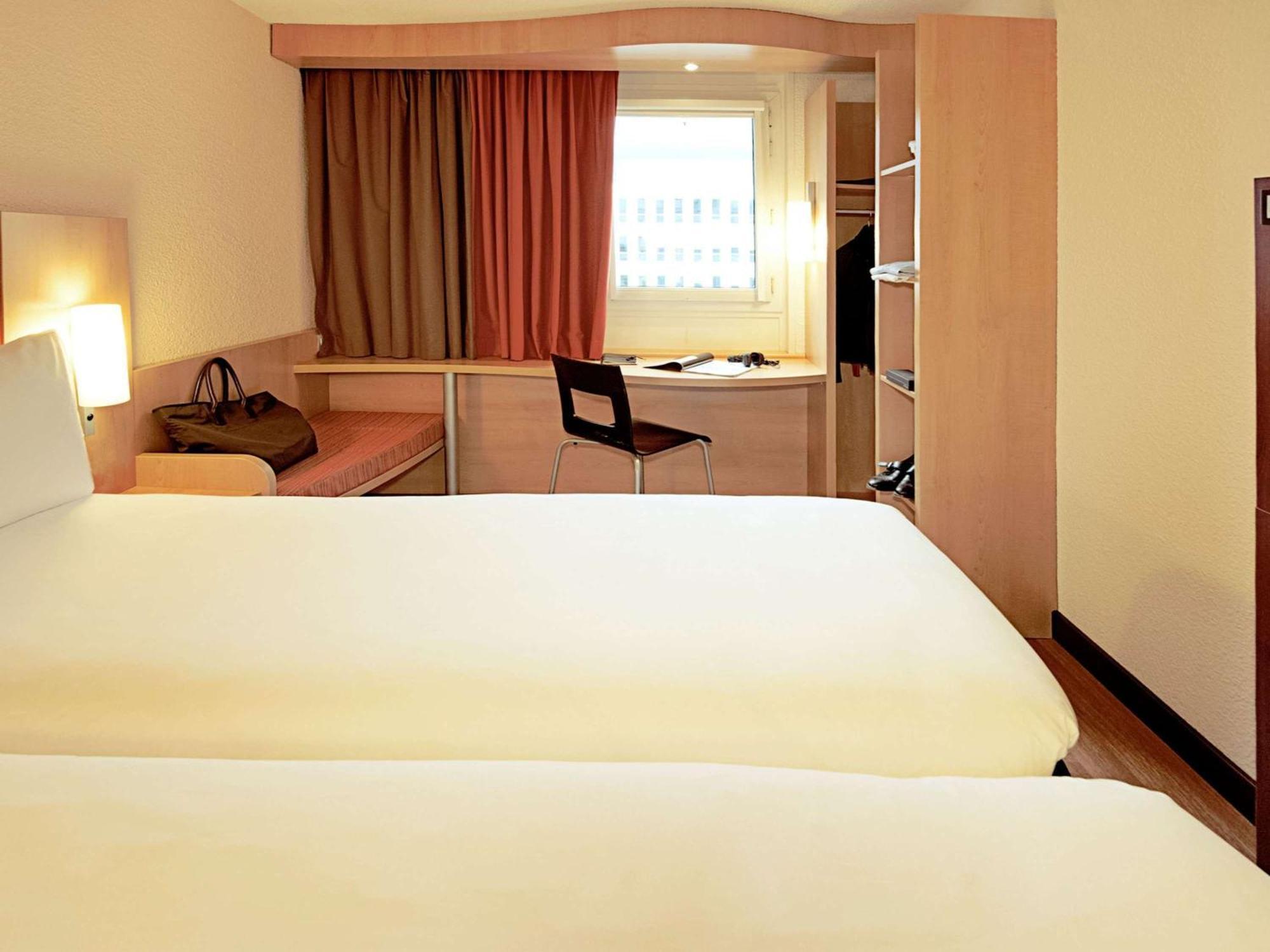 Отель Ibis Beauvais Aeroport Экстерьер фото