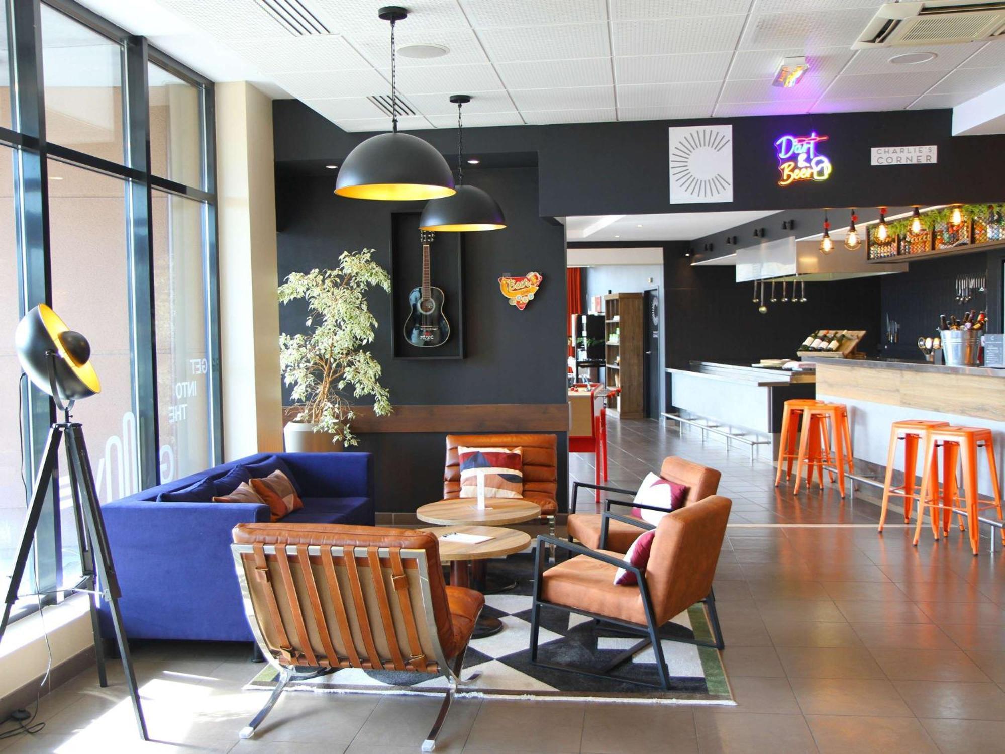 Отель Ibis Beauvais Aeroport Экстерьер фото