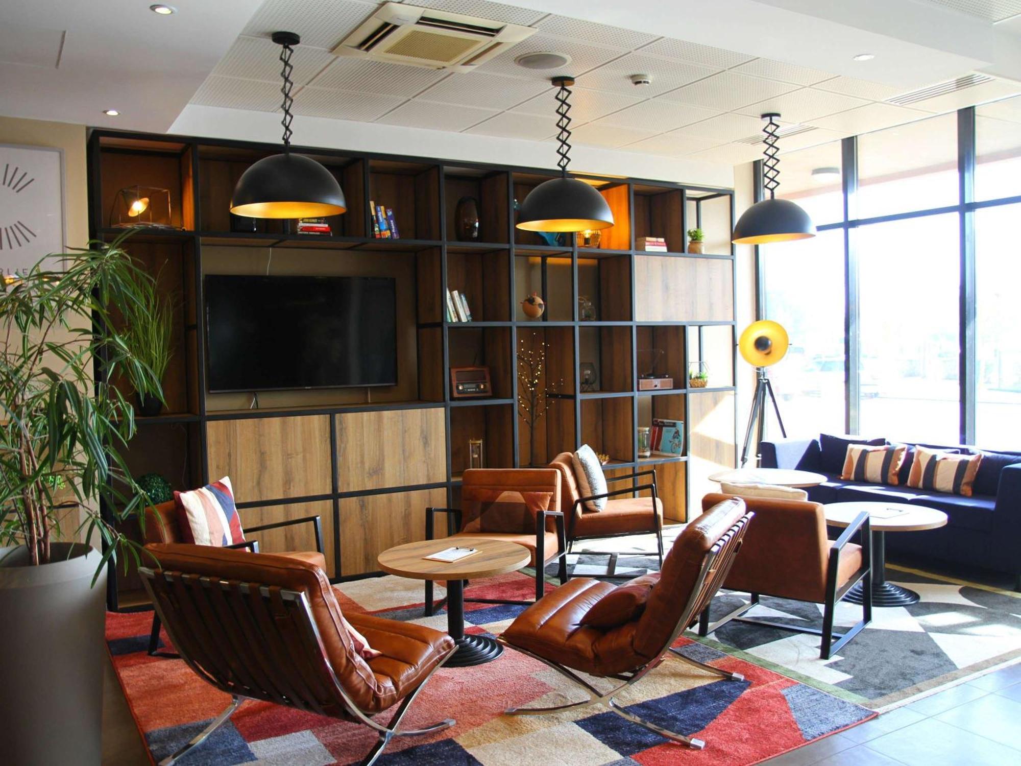 Отель Ibis Beauvais Aeroport Экстерьер фото