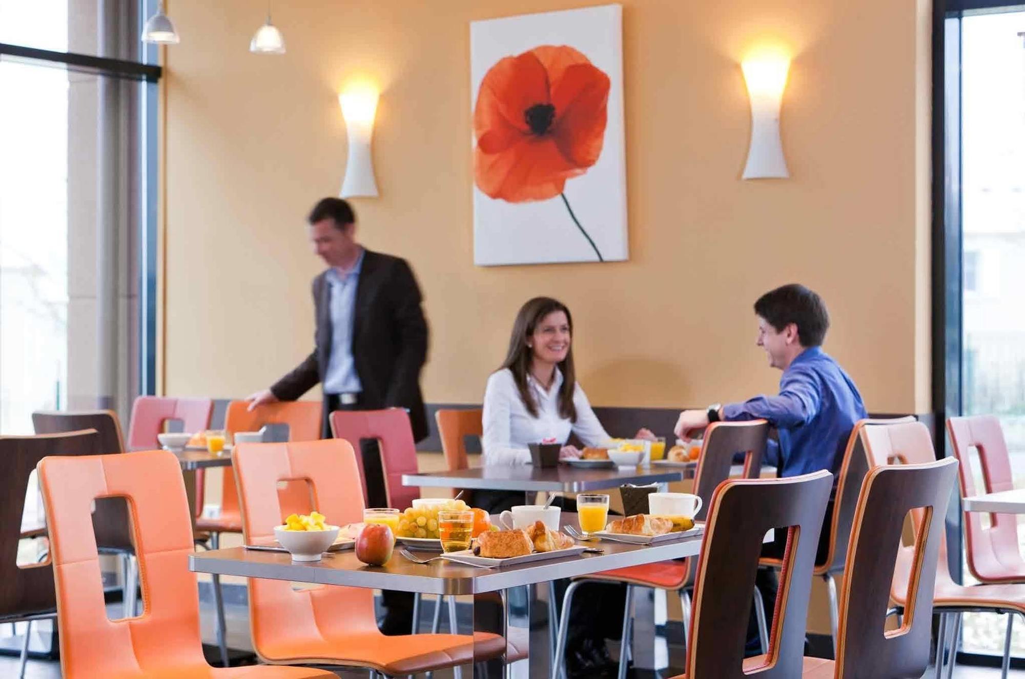 Отель Ibis Beauvais Aeroport Экстерьер фото