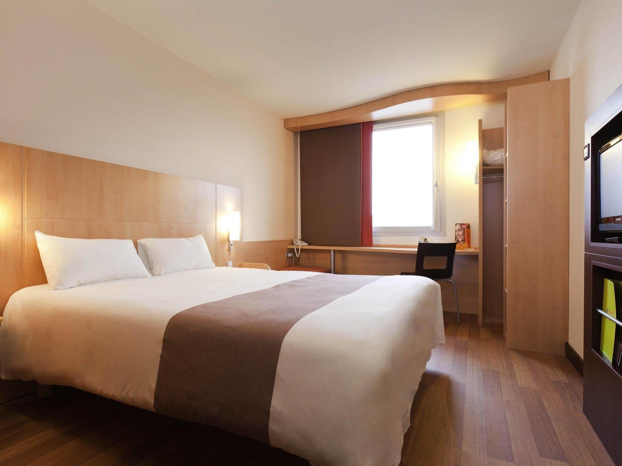 Отель Ibis Beauvais Aeroport Экстерьер фото