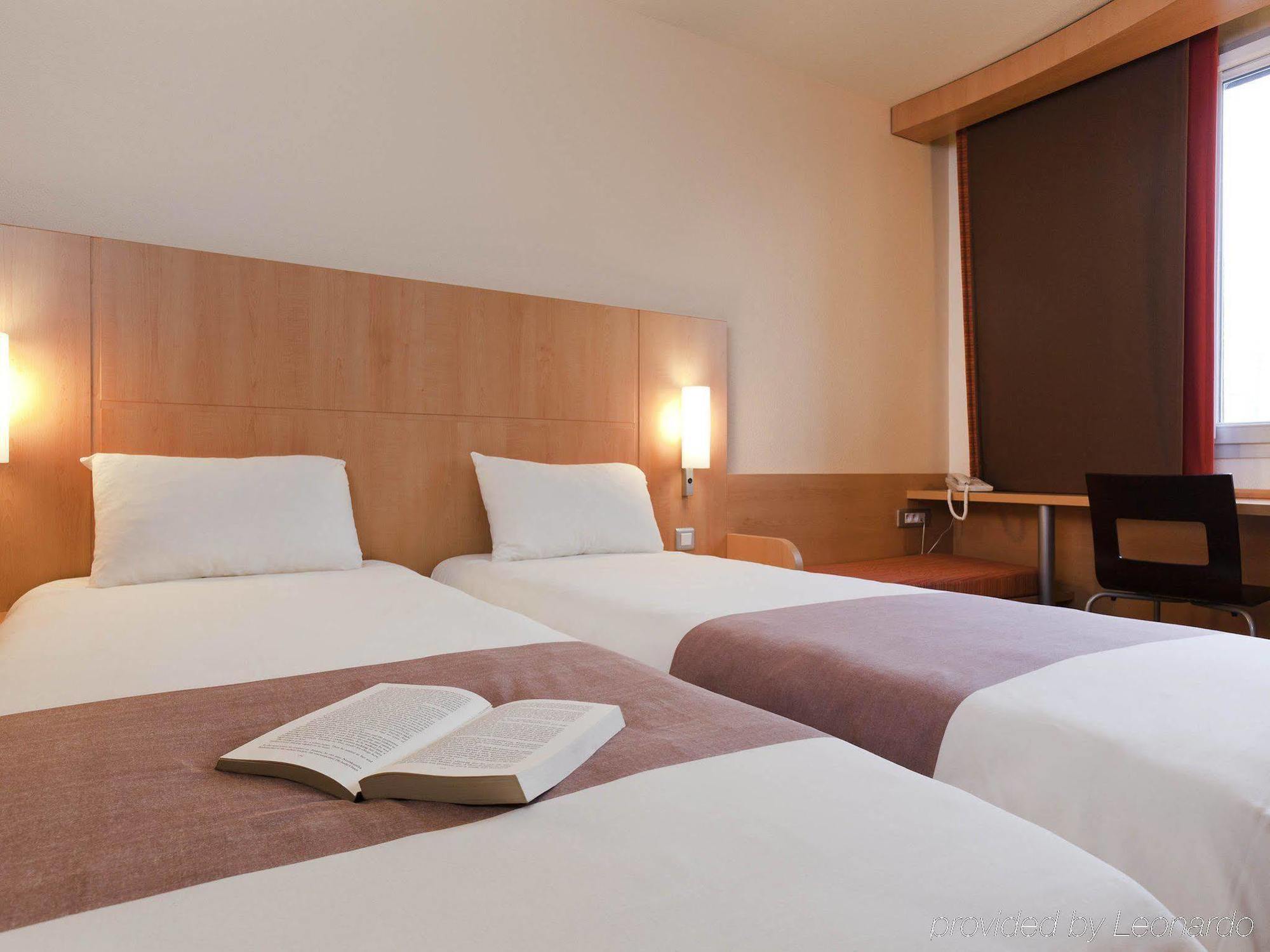 Отель Ibis Beauvais Aeroport Экстерьер фото