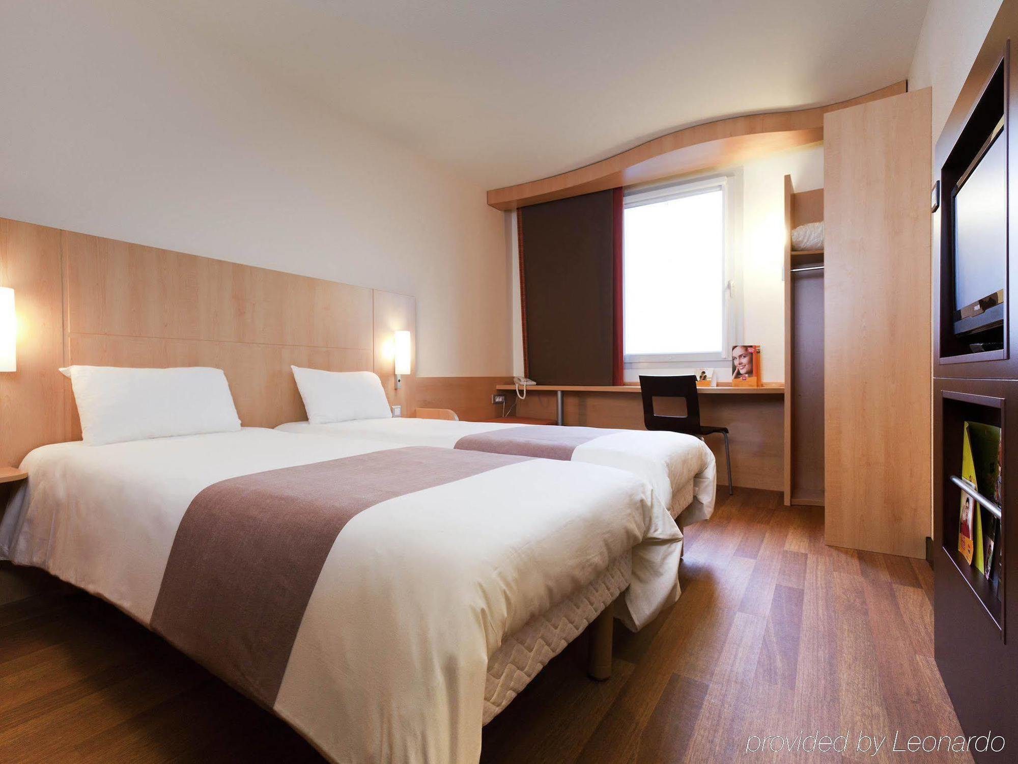 Отель Ibis Beauvais Aeroport Экстерьер фото