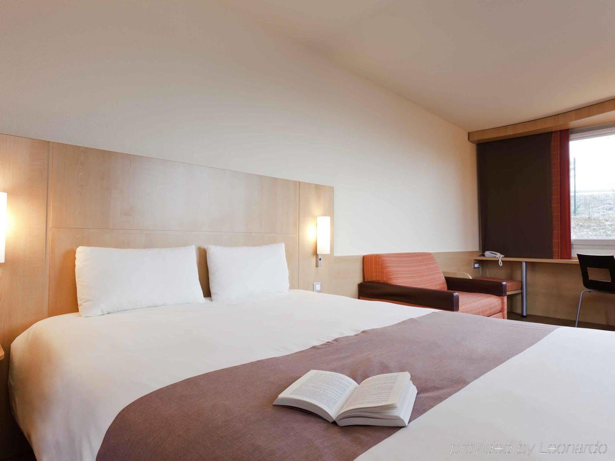 Отель Ibis Beauvais Aeroport Экстерьер фото