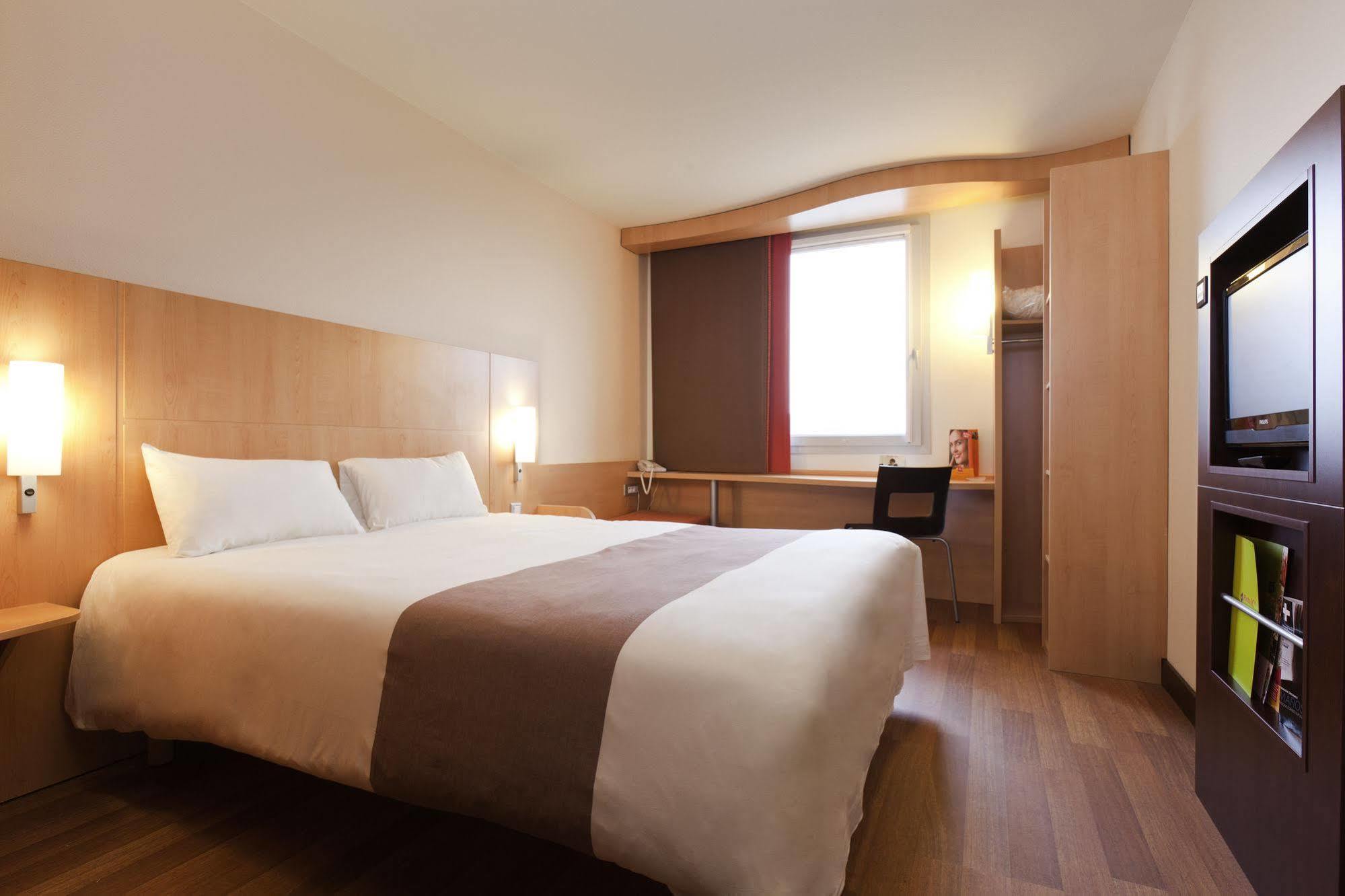 Отель Ibis Beauvais Aeroport Экстерьер фото
