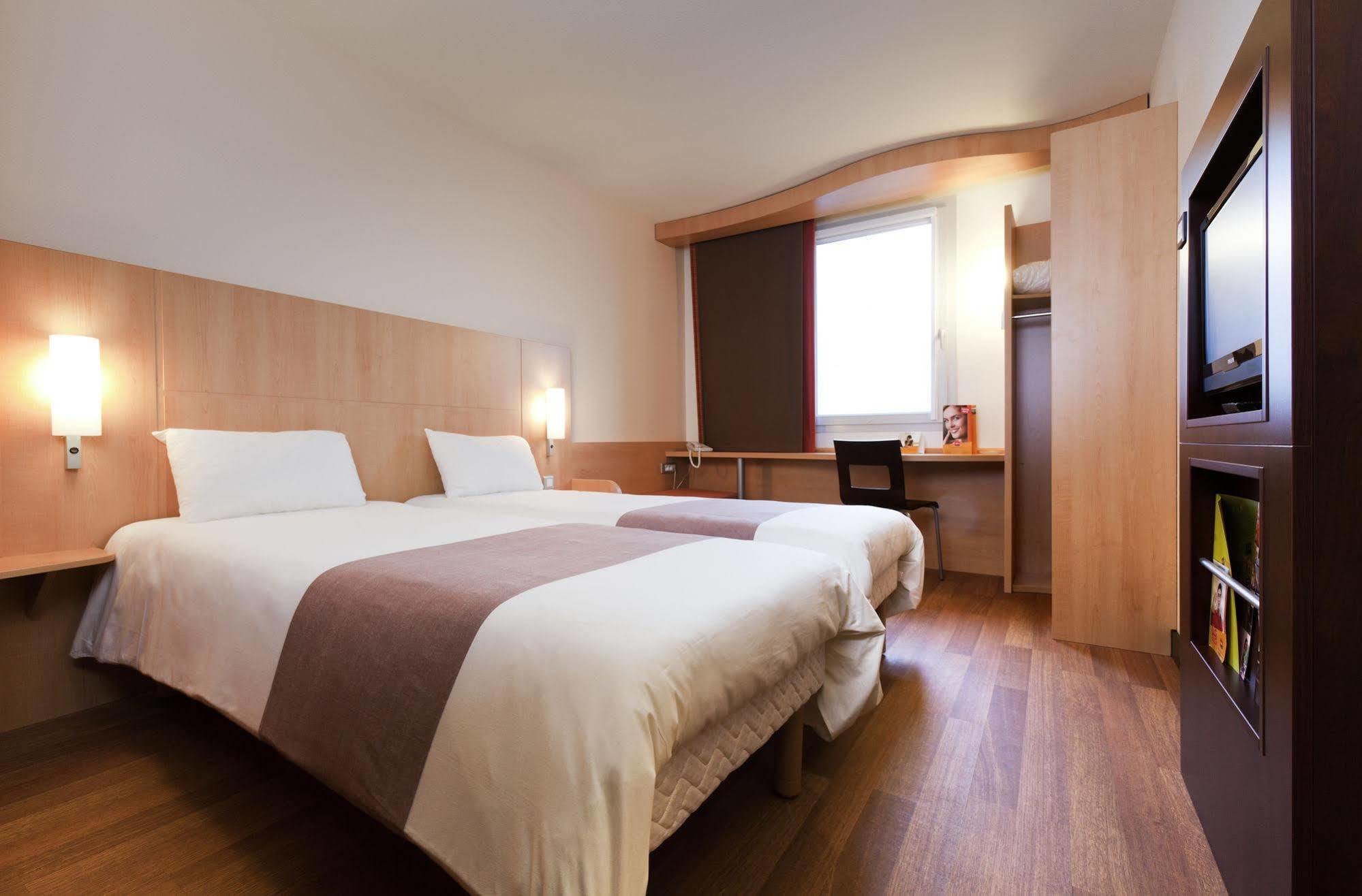 Отель Ibis Beauvais Aeroport Экстерьер фото